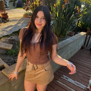 Meet your Posher, Mia